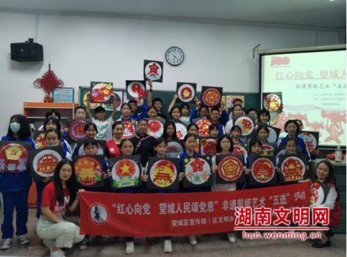 【警民融合】宽城分局东广场派出所:宽警暖心服务 游客满意指数爆表